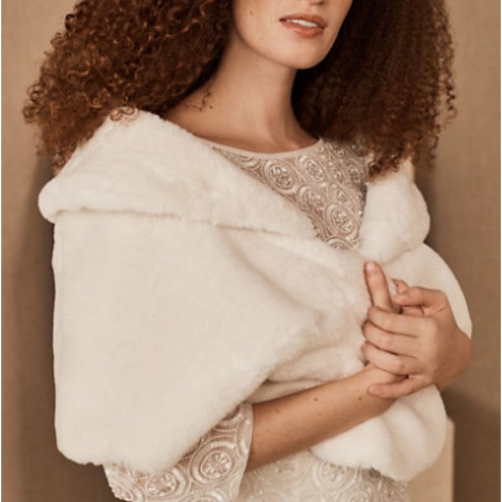 BHLD Faux Fur Ivory Wrap Size S